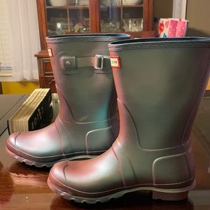 Women’s size 9 Hunter boots. Excellent condition.